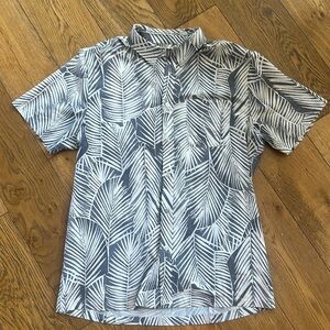 Vuori Men’s L button up.